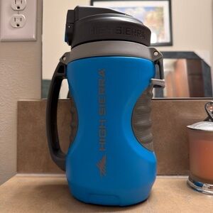 High Sierra 64 fl oz water bottle